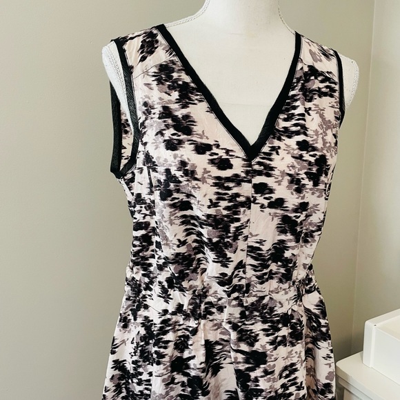 Simply Vera Wang Dress - Picture 2 of 6